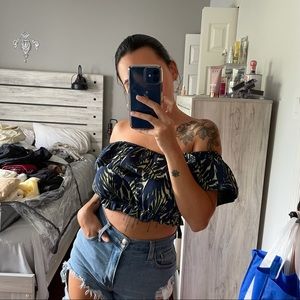 Tropical off shoulder crop top